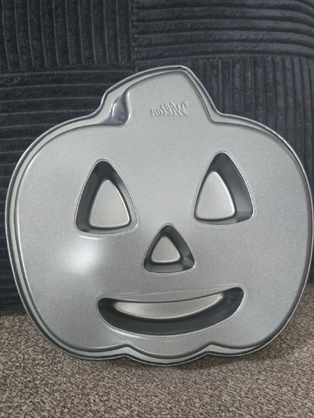 Wilton Pumpkin Jack-O'-Lantern Cake Pan